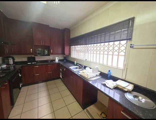 BUSINESS PROPERTY TO RENT IN GLEN MARAIS